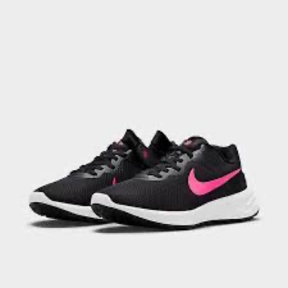 Women’s Nike Revolution 6 Flyease